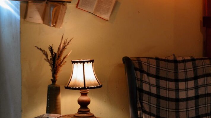 Aménager un coin lecture cosy dans un petit espace