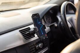 Support téléphone : pourquoi c'est indispensable au volant, à vélo et au bureau