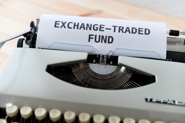 Un seul placement pour suivre tout un marché : comment fonctionne un ETF ?