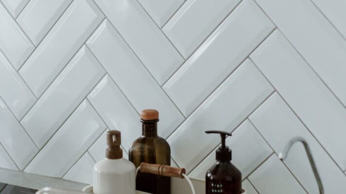 Optimiser le rangement sous l'évier : solutions innovantes