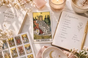 Pourquoi les supports visuels facilitent l’apprentissage du tarot