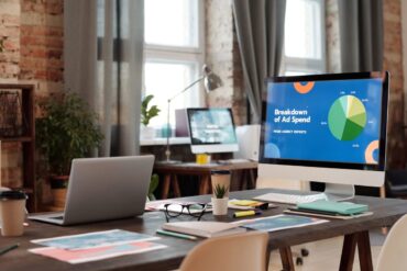 Modèles d'attribution publicitaire : comment maximiser votre ROAS réel en 2026
